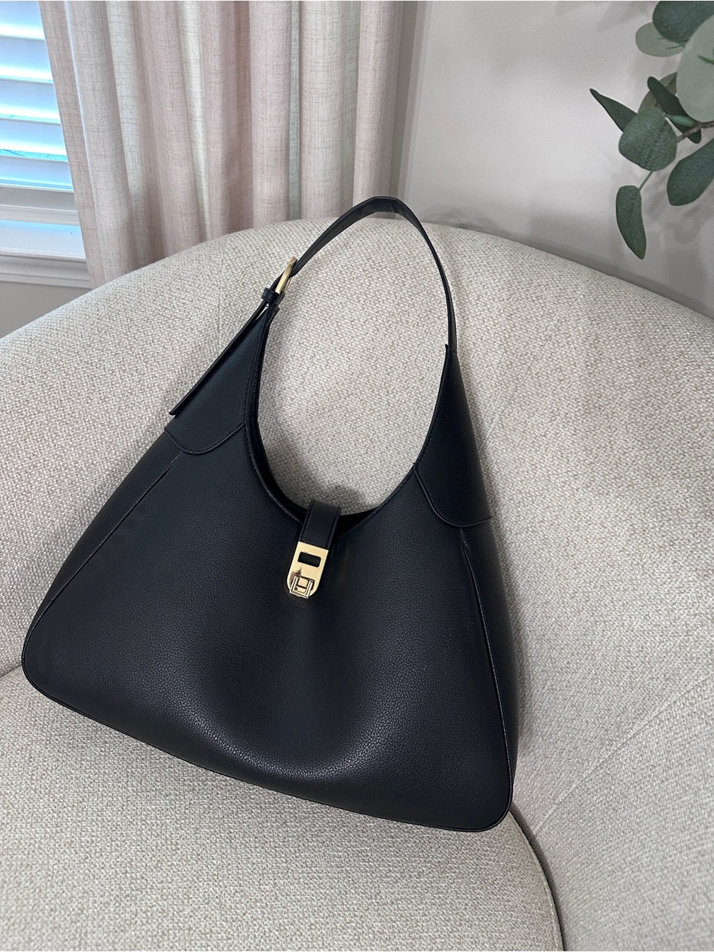Elegant Black Leather Hobo Shoulder Bag